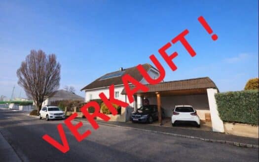 Hausansicht_mit_Carport-VERKAUFT_