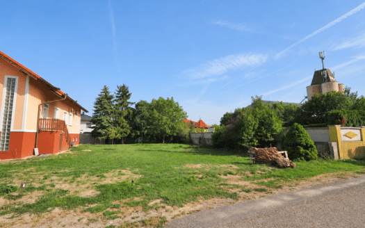 Baugrundstück_Foto_von_der_Strasse